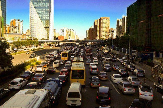 城市交通堵塞情况日益严重