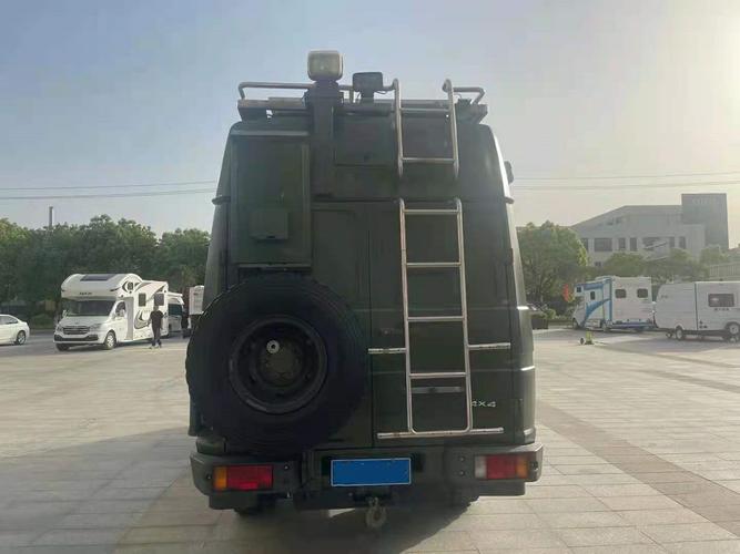 国六依维柯2045四驱越野房车生产厂家报价蓝牌c证驾驶