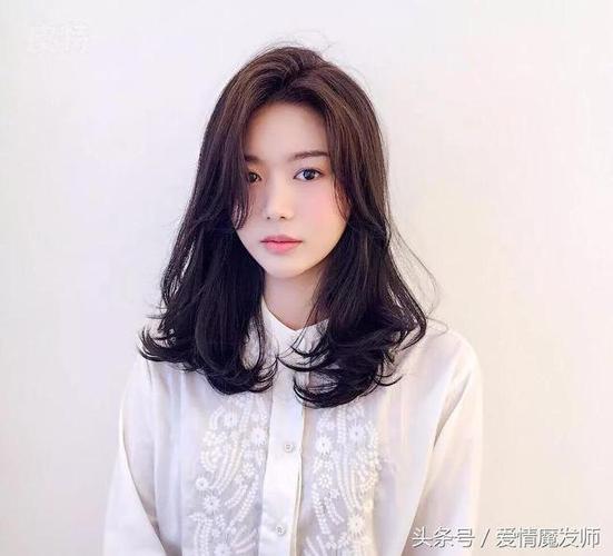 内容包含有适合长发控女生的长发发型,女生长发这样烫,卷多卷少都好看