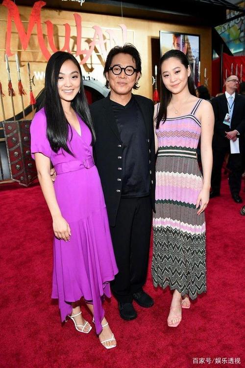 《花木兰》世界首映礼,刘亦菲凤凰裙美艳动人,李连杰携女儿现身