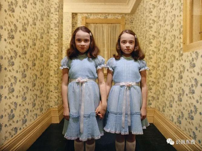 samuelljackson 被两名大叔联手cos了的恐怖片《闪灵》双胞胎表示,我