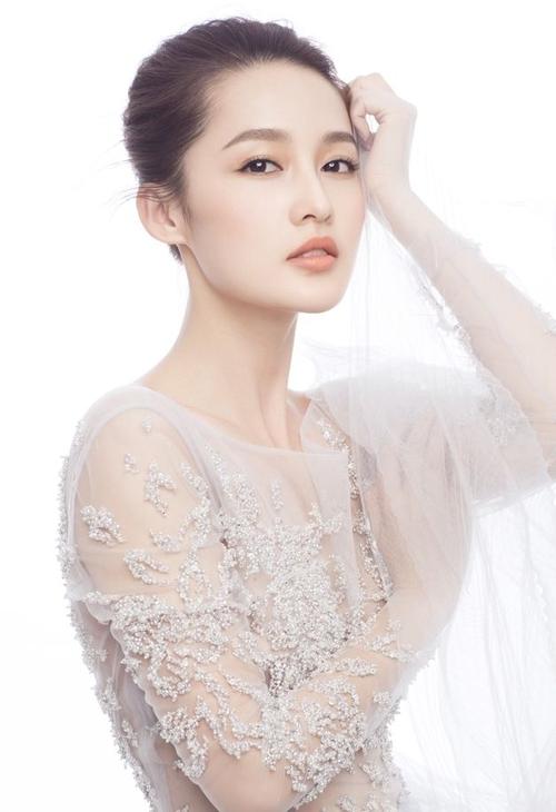李沁清新写真曝光 如梦如幻仙范儿十足