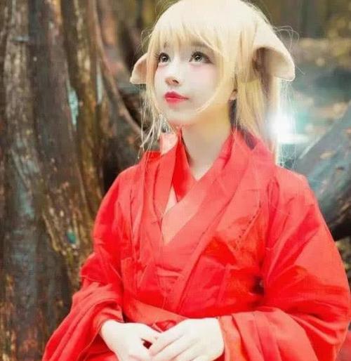 王奕萌cos的涂山容容,萌一你脸,如今的她还登上时尚杂志