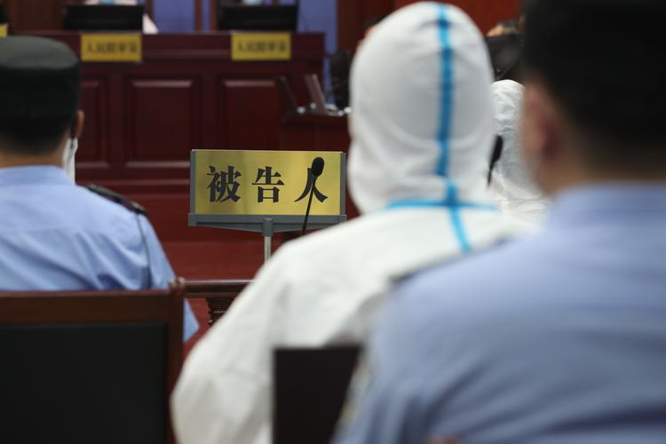 湖北:武汉铁路运输法院公开审理张某林,张某等16人涉黑案