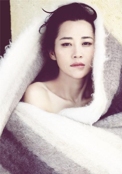 47岁许晴晒纯素颜特写