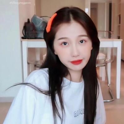 "小作精"虞书欣头像 拿评