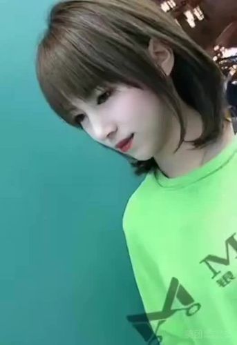 2020今年很火的初恋头发型层次感会更少ー点