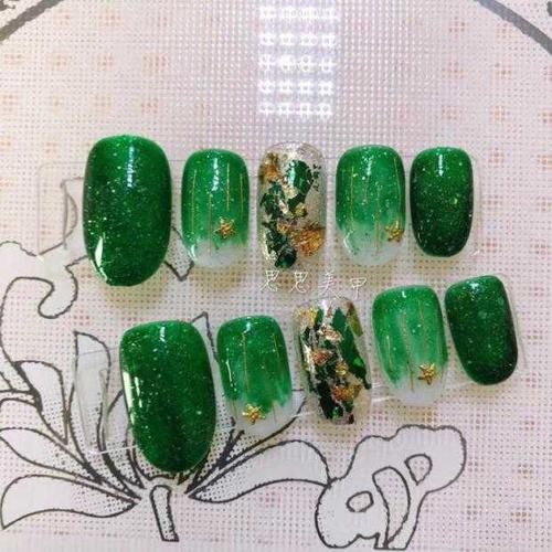 绿色美甲图片可爱2