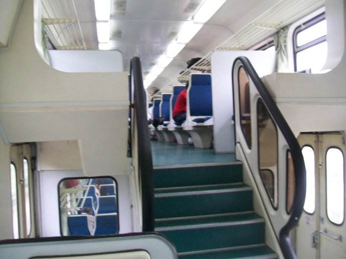 双层火车不仅运载量大,也显得现代化一些,那为何会越来越少呢?