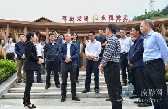 颜伟 陈一清率南岸区党政代表团赴石柱县开展对口帮扶