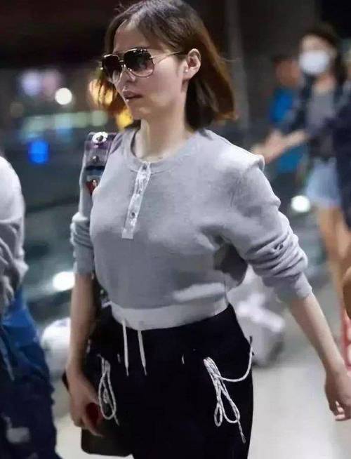 她是怎么了?_绳子_裤子_头发