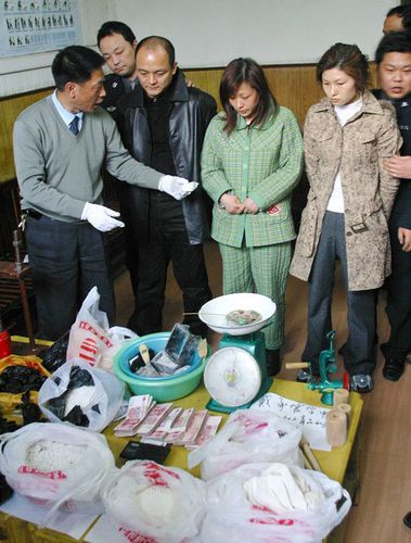 女毒贩狱中收百封情书 世界各地女毒枭香艳盘点(3)