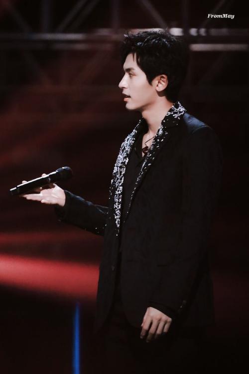 张哲瀚616造型帅炸台 全开麦演唱现场版更好听|演唱会