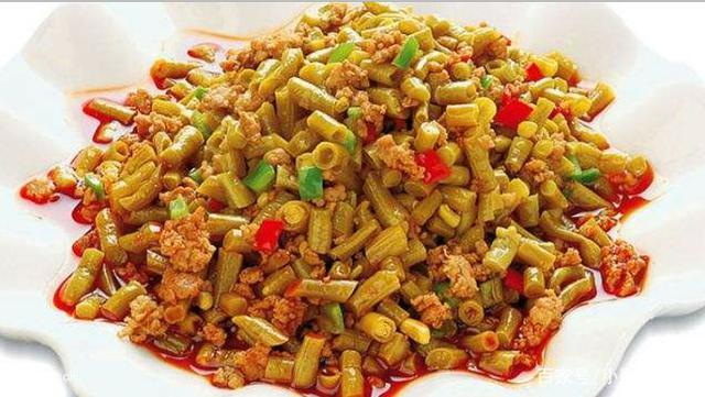 剁椒酸豆角肉末炒魔芋