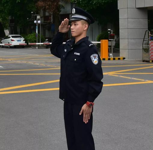 开学季 | 有一种渴望叫做换装_警服