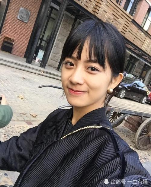 看《独家记忆》女主李婷婷的入学军训照,才知道什么叫大学校花!