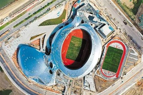 2021年2月,亚青会主场馆项目迎来新节点,亚青会体育场和体育馆金属