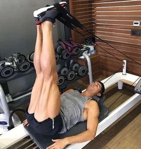 c罗的臀连摩洛哥队长都想摸摸看