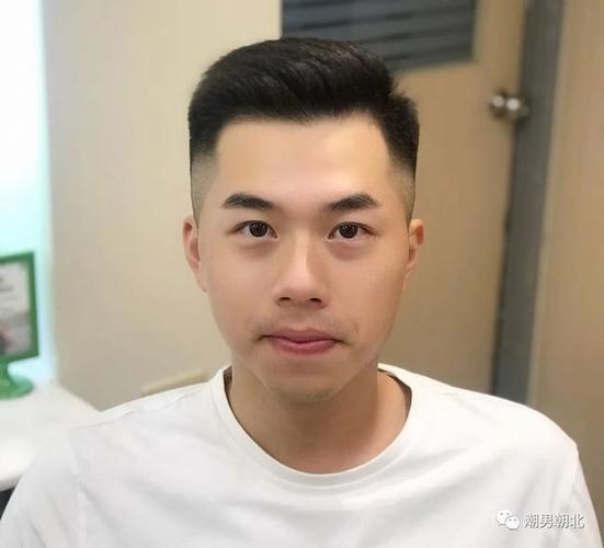 更应该注重自己的发型,当我们尝试去剪一款韩式偏分发型的时候,潮男