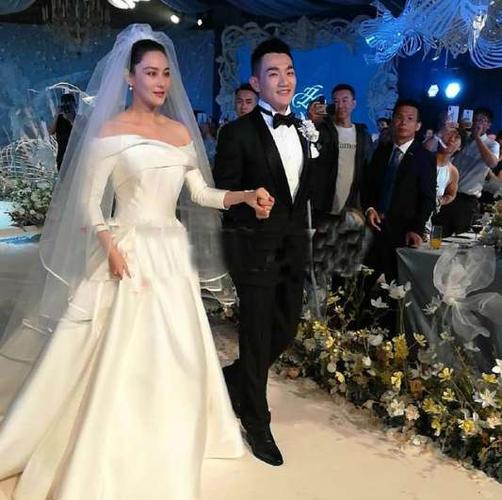 张馨予婚礼唯美浪漫,老公何婕更是疯狂赞其:脚美人美