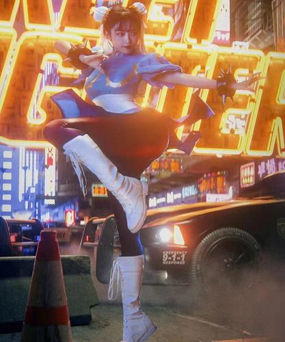 半藏森林鹅厂新代言扮春丽,阿沁一线吃瓜:这世界挺有意思