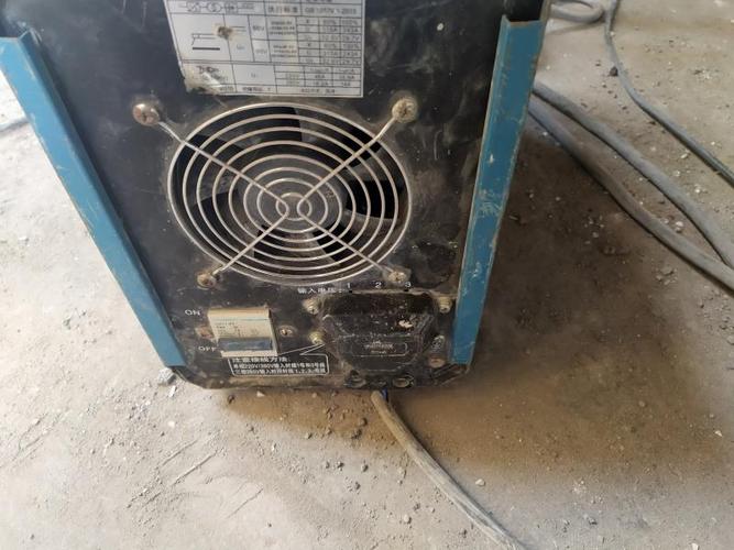 4,电焊机外壳未连接保护接地