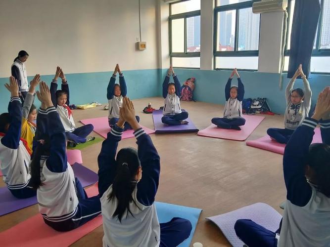【精品学校课程推介】青岛第五十三中学初中部|"hatha瑜伽"课程