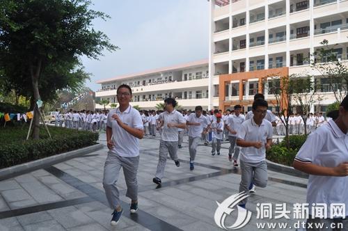 正文   洞头网讯(见习记者 张为婕)9月10日上午,"感恩教师"仪式在海霞