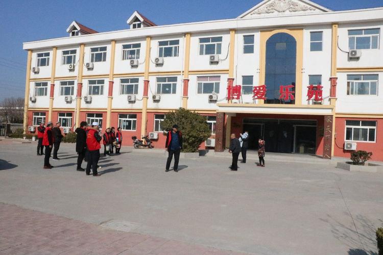 五营回民连来博爱乐苑看望老人