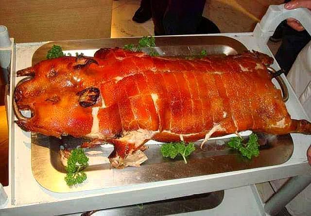西餐里的烤乳猪,为何嘴巴里总有一个苹果,这些你都知道么