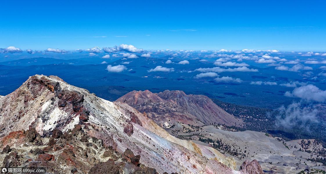 来自加州拉森火山公园拉森峰的远景攀登旅游业