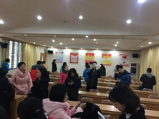 参观立贤中学团校教室