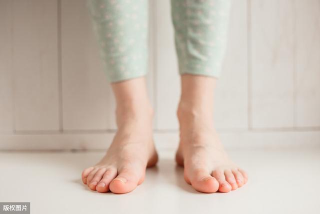 孩子光脚会导致感冒?家长误会太多,看看专家给的建议