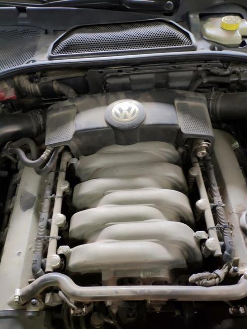 v8发动机,果然不一般,牛逼一点的帕萨特也才v6,没得比,最大可输出