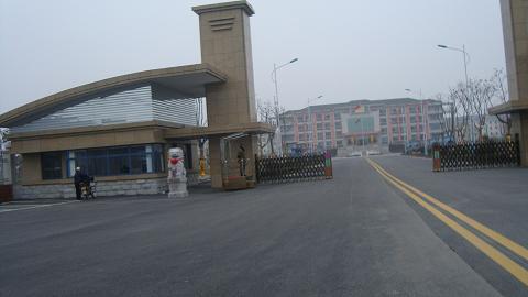 我公司承接的江苏 73035部队营房的钢木室内门共1400套, 自去年保质保
