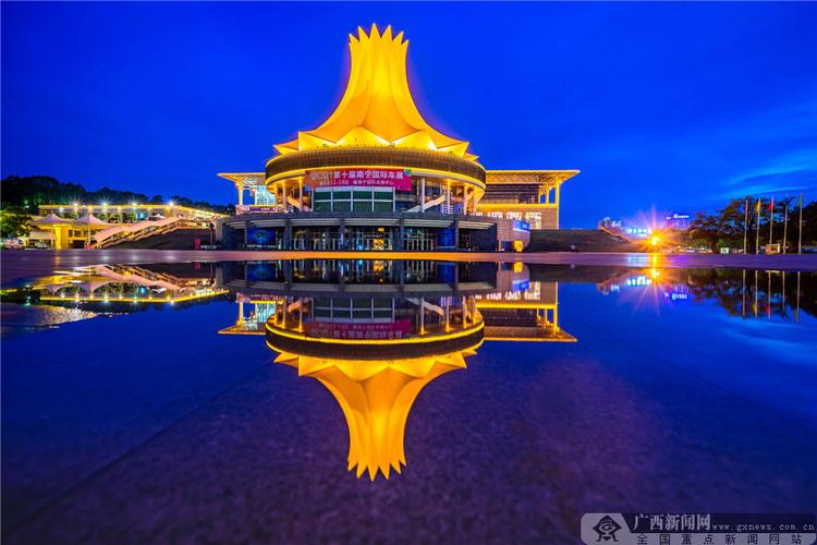 高清组图南宁国际会展中心夜色璀璨魅力十足