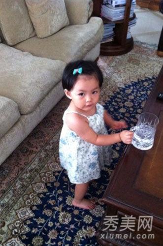 李湘女儿王诗龄童年照 可爱爆棚