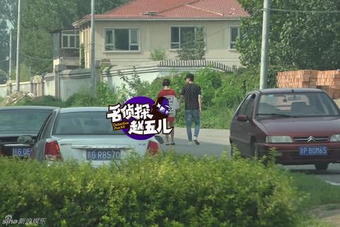 金晨邓伦姐弟恋小树林约会 甜蜜腻味男方摸翘臀