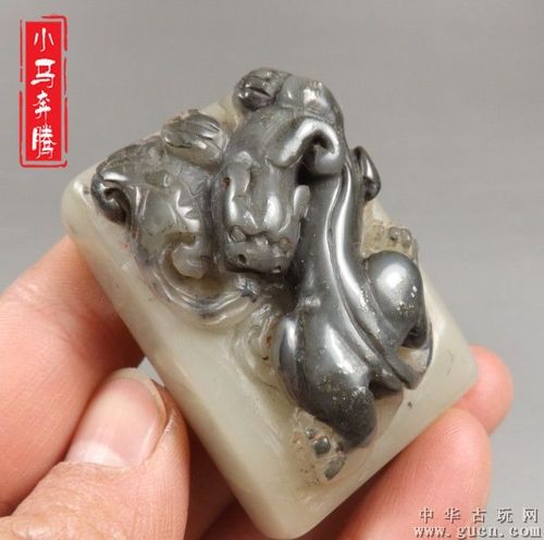 清代-寿山冻石巧雕螭虎大印章