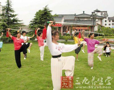 太极剑的招式动作:手型,剑指