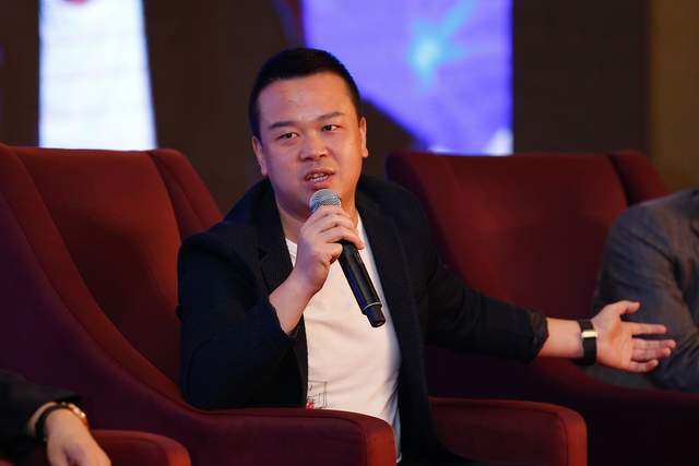 林奇去世后,股权被三位子女继承,而林奇遗孀许芬芬成为游族网络的实际
