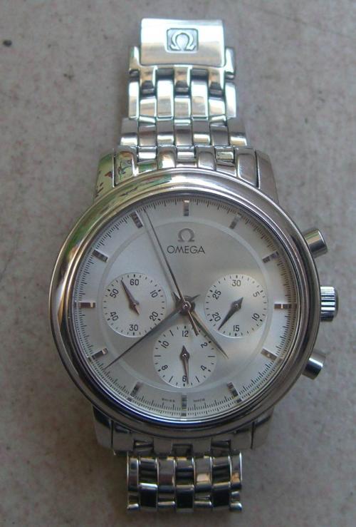 欧米茄手表内的三个小表盘各代表什么