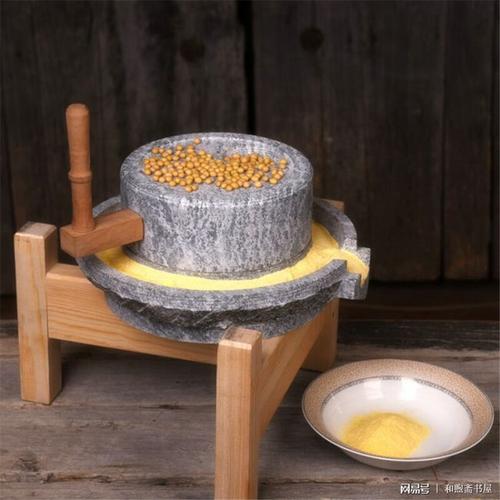 民间故事:石磨每晚自动磨豆浆,丈夫偷瞧发现实情,回家