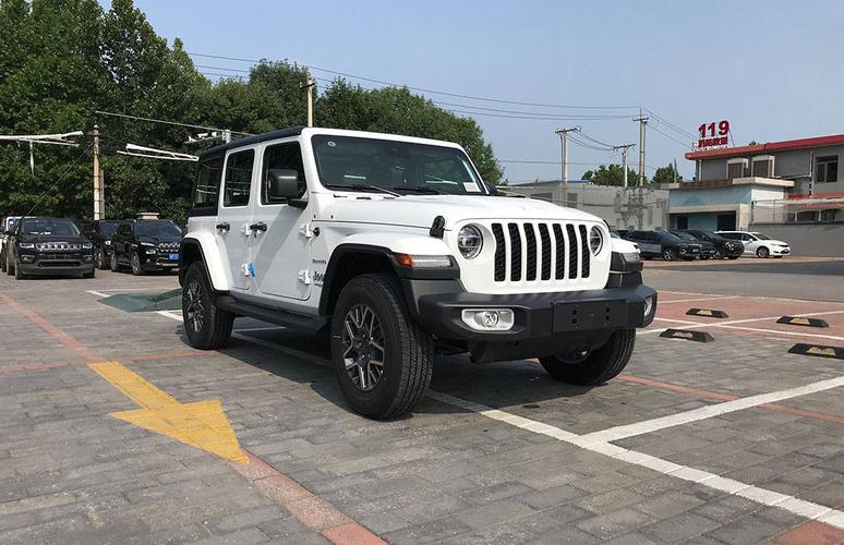 jeep牧马人撒哈拉混动版白色现车到店