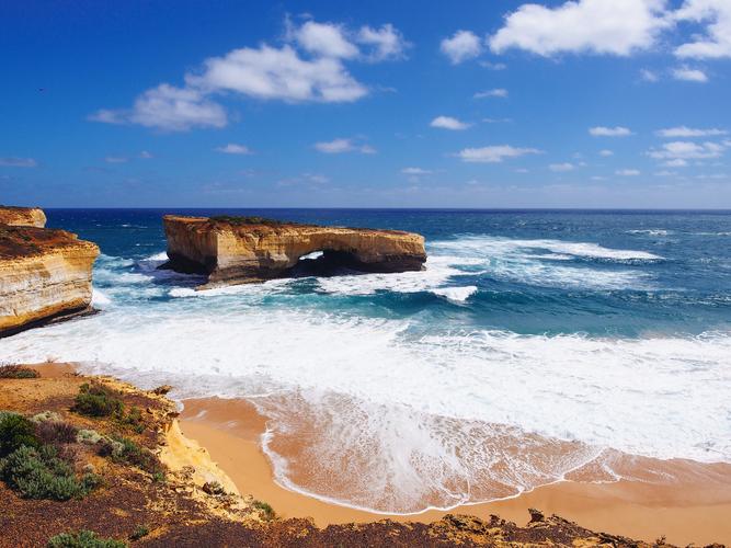 the great ocean road - london bridge - australia.