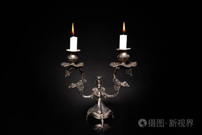 烛台, 老式银色烛台与燃烧蜡烛