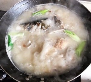 奶白鱼头汤(鲜)