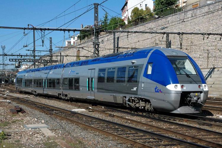 圆圆蓝蓝,伸缩自如——庞巴迪agc系列动车组列车