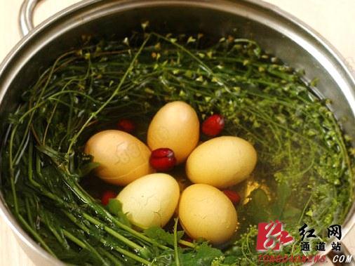 三月三地菜煮鸡蛋 健康又美味