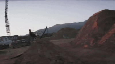 自行车gif飞翔gif阳光gif蓝天gif